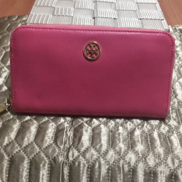 Tory Burch Handbags - Tori Burch Large Zip around Wallet